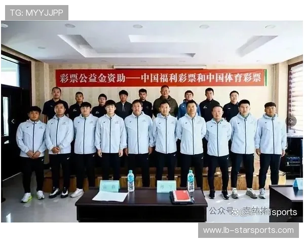 俱乐部与地方学校联合推出足球助学计划支持贫困家庭学员 俱乐部与地方学校联合推出足球助学计划支持贫困家庭学员